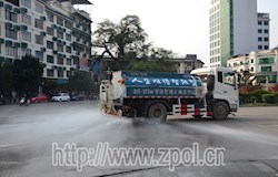 洒水车扮靓昭城容颜
