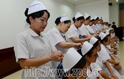 “授帽传烛”迎接护士节