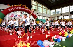 我县举办丰富多彩的活动欢庆“六一”