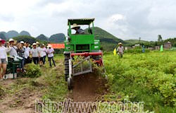 推广农机新设备 助农业增产农民增收