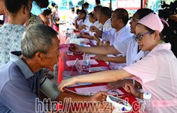 我县开展“服务百姓健康行动”大型义诊活动