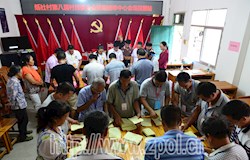 我县村（居）民委员会换届选举投票顺利推进