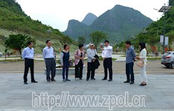 旅美画家蔡楚夫到黄姚采风