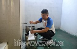 【走转改系列报道】90后小伙回乡创业 酿制茶酒酿造梦想