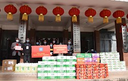 用爱心筑起战“疫”长城