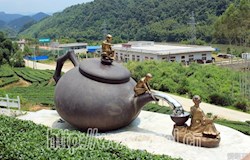 现代建筑简介---福行茶壶雕塑