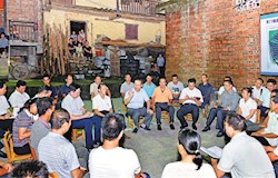 把扶贫攻坚当作贫困地区最大民生最大机遇