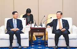 陈武会见老挝副总理宋沙瓦