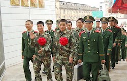 昭平县隆重欢送退伍军人