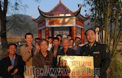 县人武部与仙回瑶族乡伏龙村开展军民共建活动，建好了伏龙村“英烈亭”。