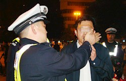 昨晚我市开展酒后驾驶专项整治