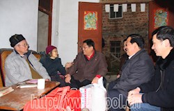 迟威到昭平镇和水利电业公司开展春节慰问活动