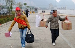 百名春运志愿者昨上岗