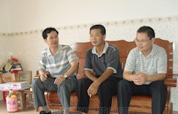 县领导到马江镇开展“八一”慰问活动