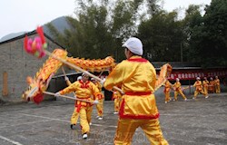 昭平：民间文艺队抓紧排练迎龙年新春