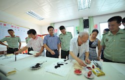 书画进军营 共庆“八一”建军节