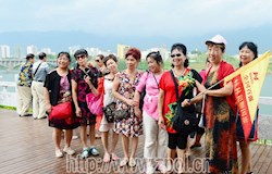 金秋景更美  引万人游昭平