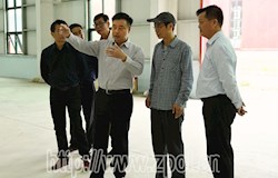 县委书记刘飞国深入茶叶企业走访调研