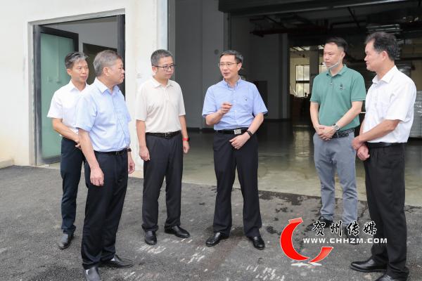 贺州市委书记李杰云在广西华星智能科技有限公司调研。.jpg