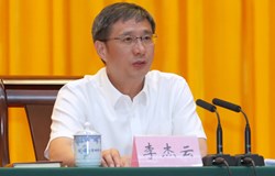 贺州市召开年中工作暨重大项目建设现场观摩会议