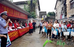 昭平县开展“党建引领 区域共建” 志愿服务进社区活动