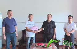 张贤才到昭平镇、文竹镇开展“八一”慰问活动