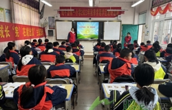 电力“红马甲”进校园  让“宪”“电”浸润童心