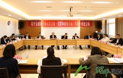政协委员分组讨论 凝心聚力共谋发展