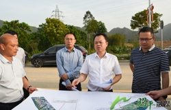 周强深入左岸丹坪至龟背岭项目现场办公