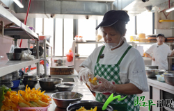 昭平：鲜嫩瓜花酿 独特好滋味