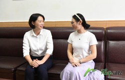 邹红英开展教师节慰问活动