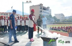 昭平县消防救援大队对两千多名高一学生开展消防培训