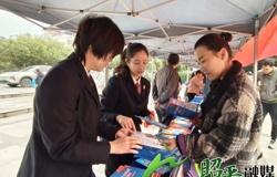 检力护民生 宪法暖人心