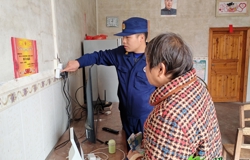 昭平县消防救援大队开展“敲门入户送平安”关爱独居老人消防志愿服务行动 