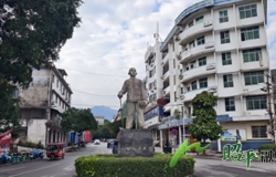 昭平：清洁孙中山先生雕像 擦亮桂江红色记忆
