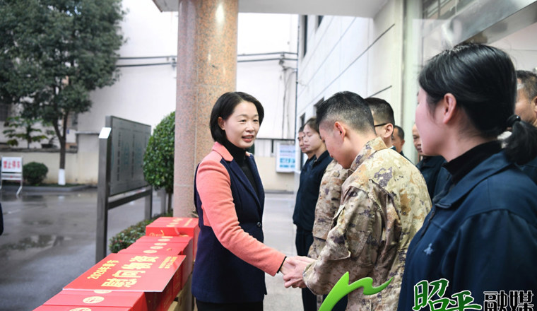 新春暖兵心 双拥情意浓